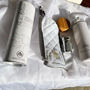 Lotus tea infusion bottle with case